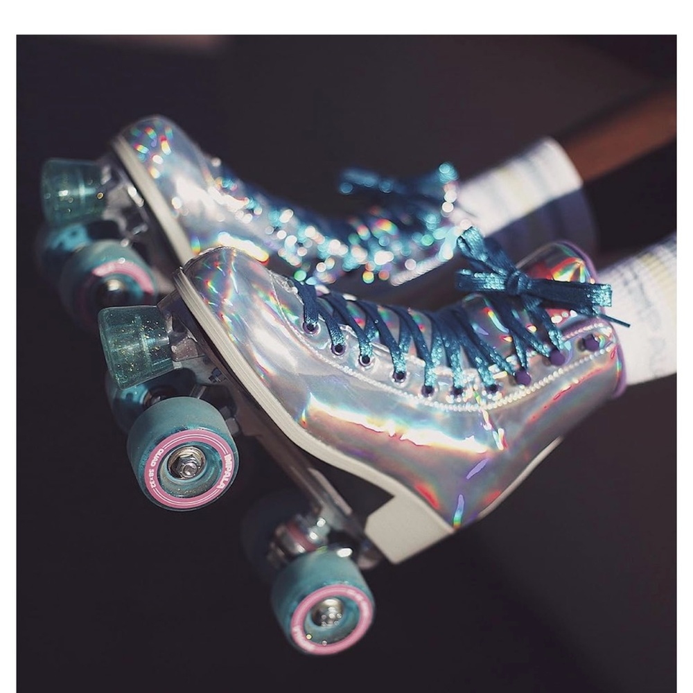 Holographic Roller Skate Athletic Shoe - Silver
